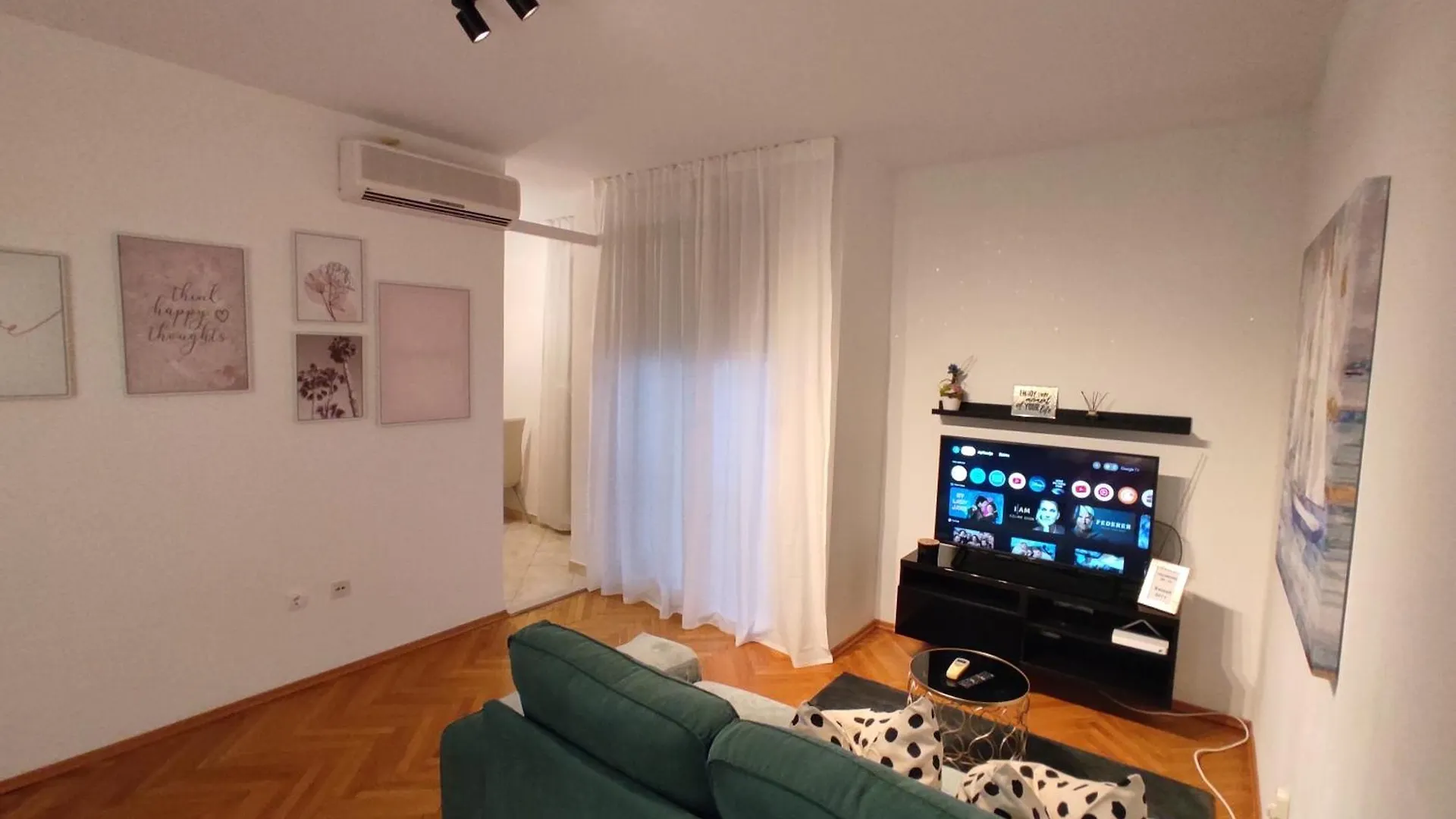 Sweet Apartment Split